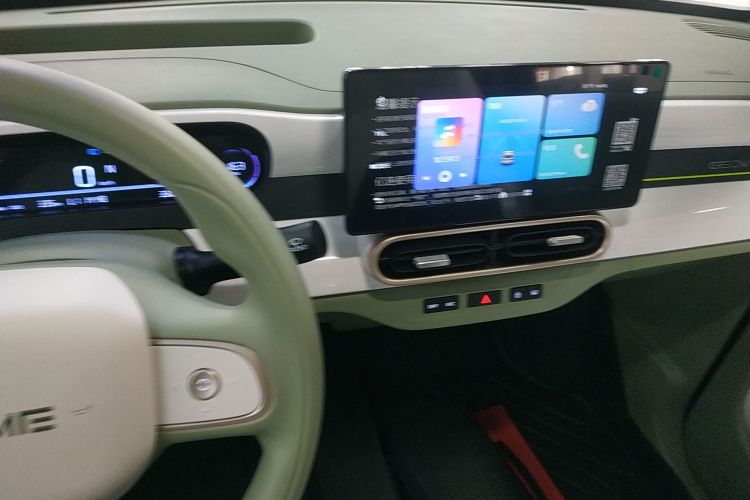 吉利银河 2025款 210km 熊猫骑士中控内饰16