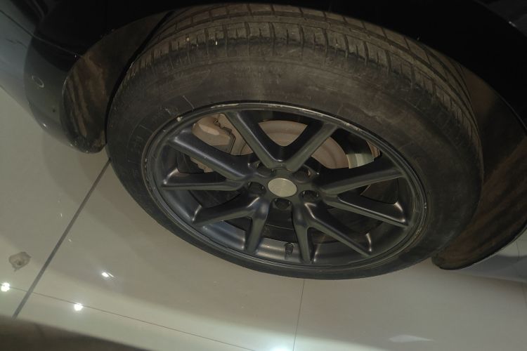 特斯拉 Model 3 2020款 改款 标准续航后驱升级版车身外观6008