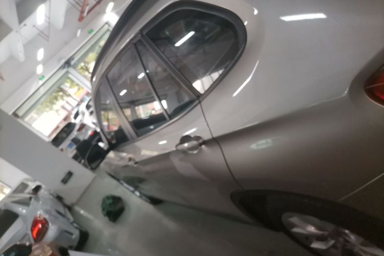 宝马X1 2014款 sDrive18i 时尚型车身外观4