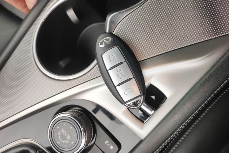 英菲尼迪Q50L 2016款 2.0T 悦享版中控内饰11