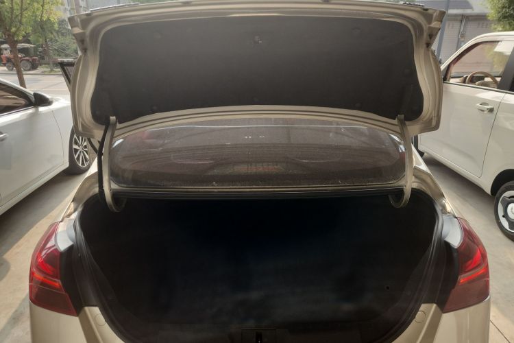 吉利汽车 帝豪 2020款 1.5L CVT向上版机舱底盘23