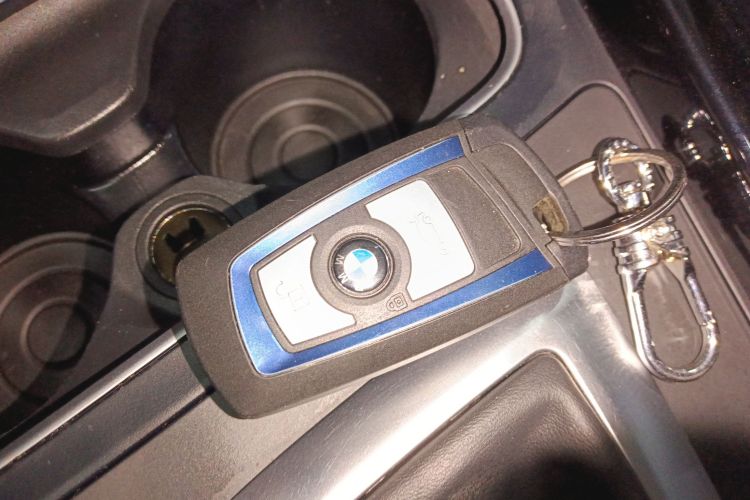 宝马3系 2017款 320Li M运动型中控内饰7001