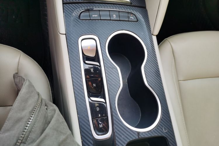 别克 君威 2020款 552T 精英型局部细节18