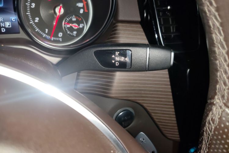 奔驰GLE 2019款 GLE 320 4MATIC 动感型臻藏版局部细节18