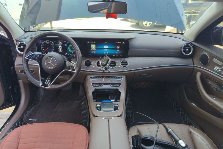 奔驰E级 2020款 E 300 L 时尚型中控内饰12