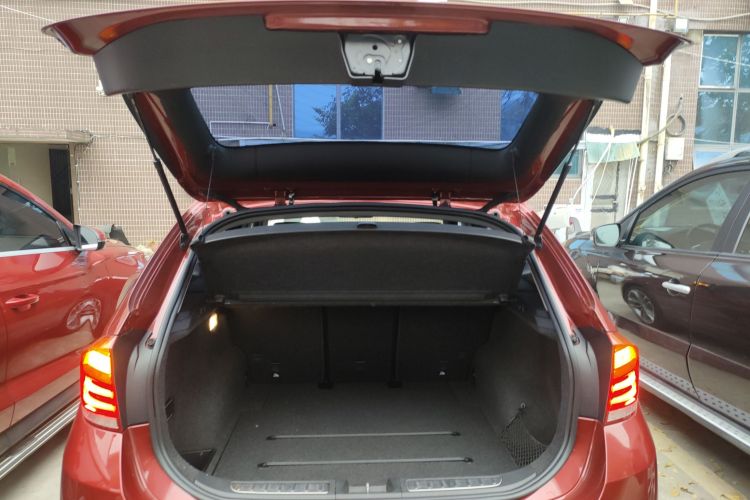 宝马X1 2014款 sDrive18i 运动设计套装机舱底盘23