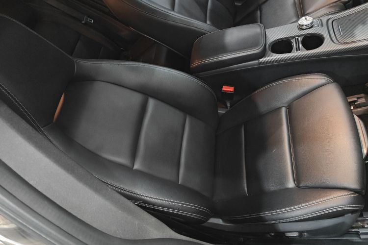 奔驰CLA 2018款 CLA 200 动感型局部细节41