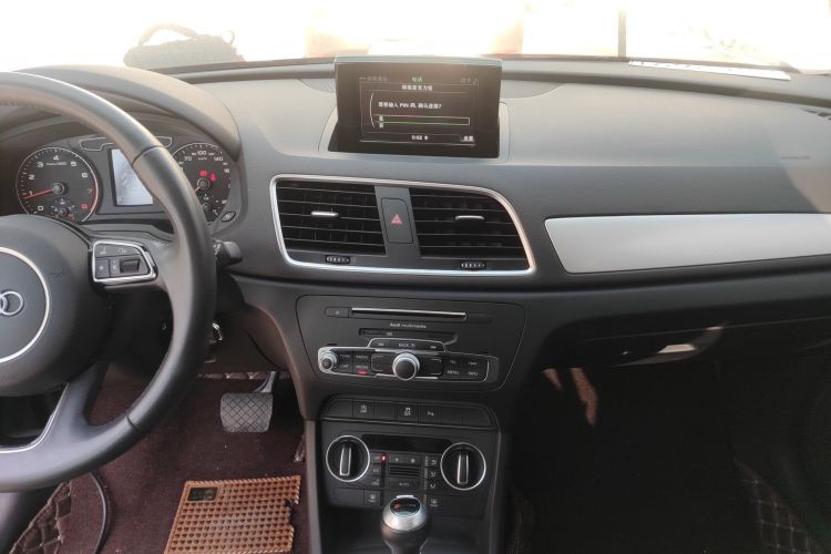 奥迪Q3 2018款 30周年年型 35 TFSI 时尚型中控内饰16