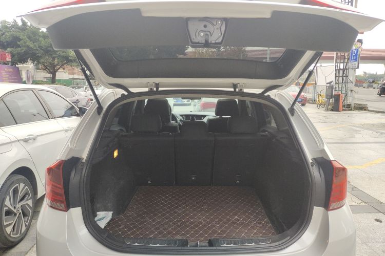 宝马X1 2015款 sDrive18i 领先晋级版机舱底盘23