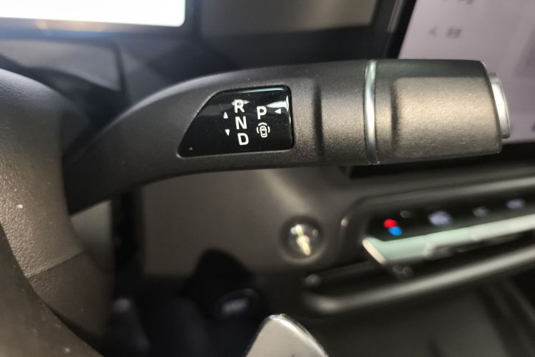 坦克300 2025款 2.4T 柴油版中控内饰18