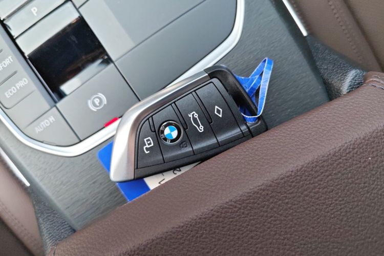 宝马3系 2024款 325i M运动套装中控内饰7001