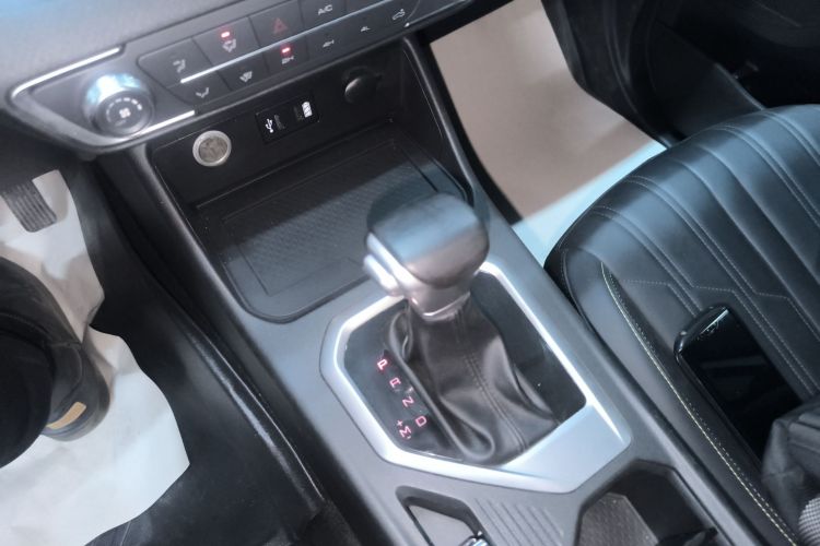 长城 金刚炮 2023款 2.0T自动柴油四驱精英型长箱GW4D20M中控内饰18