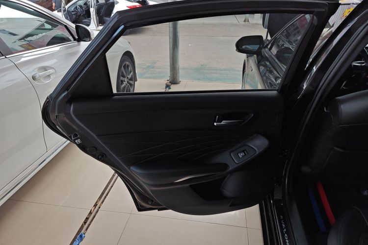 丰田 亚洲龙 2019款 双擎 2.5L XLE尊贵版 国VI中控内饰7008