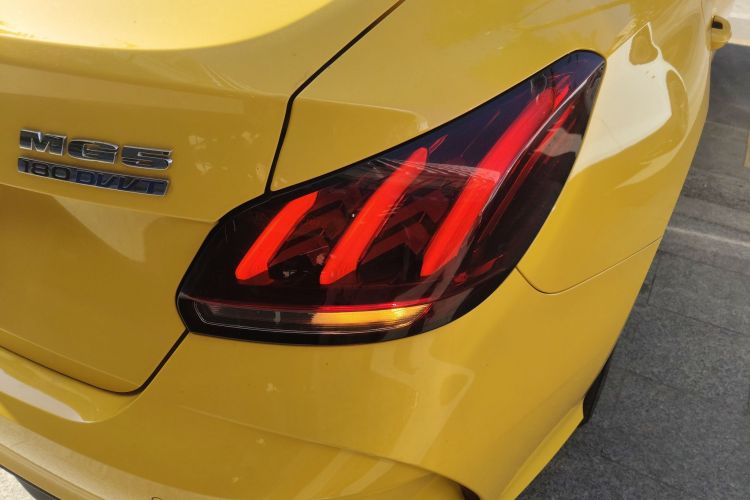 名爵 MG5 2022款 180DVVT CVT青春旗舰版车身外观9