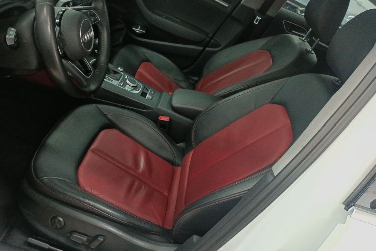 奥迪A3 2018款 30周年年型 Sportback 35 TFSI 风尚型局部细节19