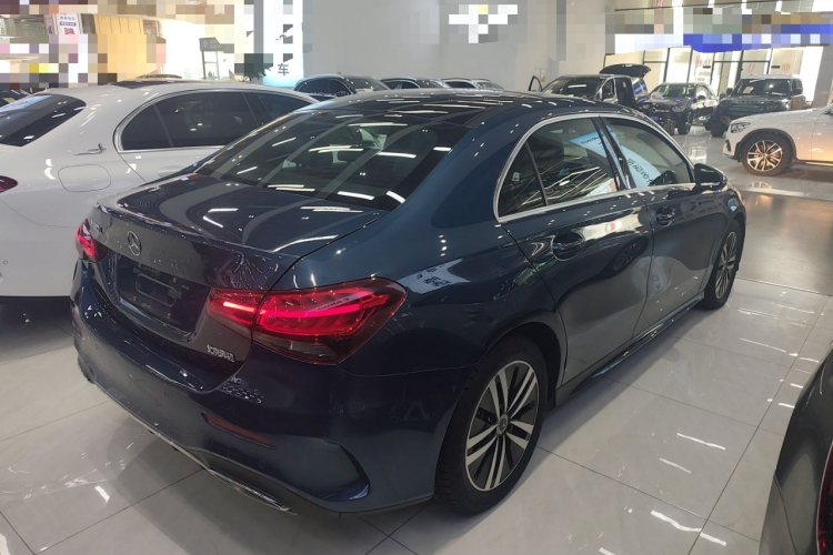 奔驰A级 2019款 A 180 L 运动轿车车身外观6005