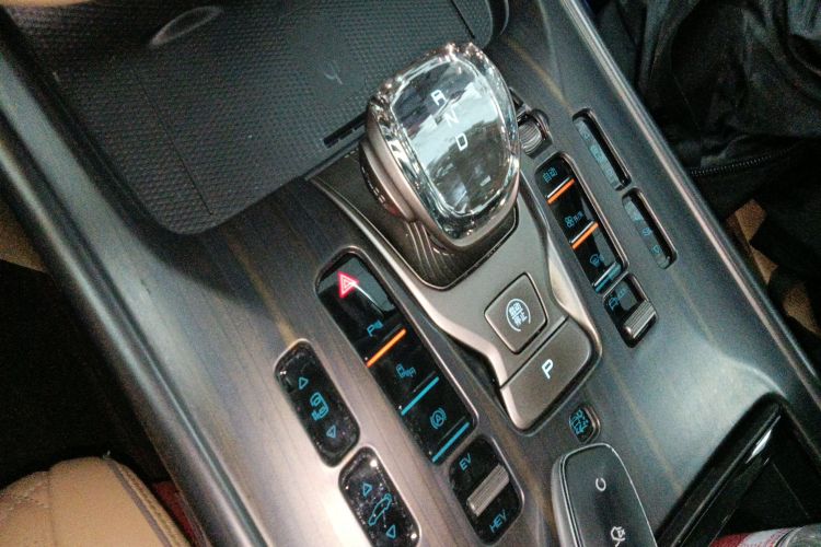 腾势D9 2022款 DM-i 970 四驱尊荣型中控内饰18