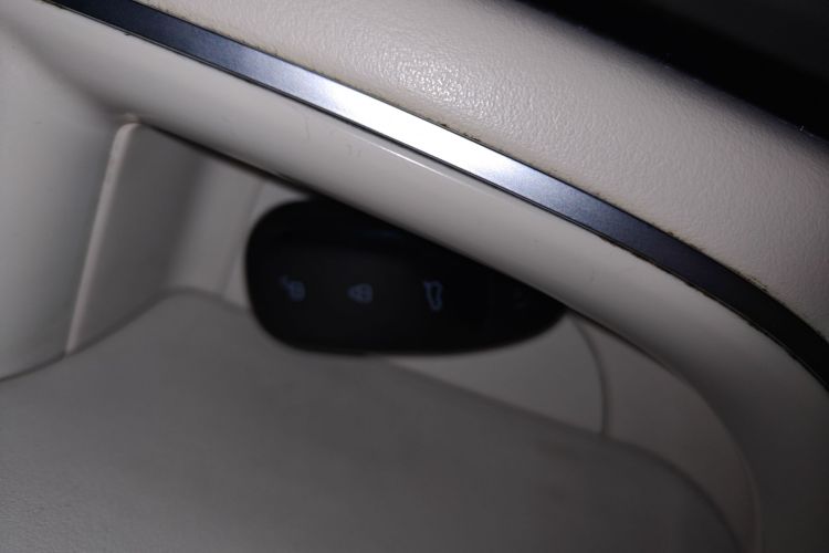 理想汽车 理想ONE 2020款 增程6座版中控内饰11