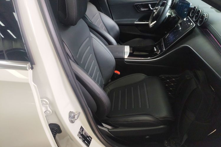 奔驰C级 2022款 C 200 L 运动版局部细节41