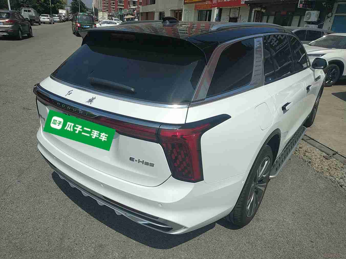 车辆右后45度外观展示