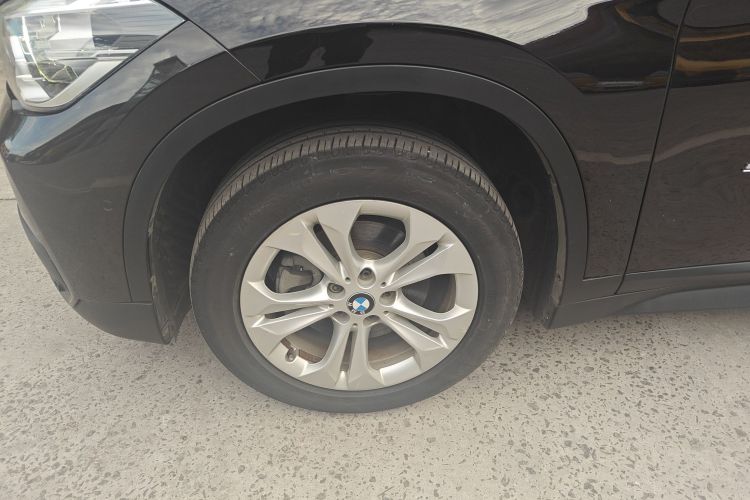 宝马X1 2016款 sDrive18Li 尊享型车身外观35