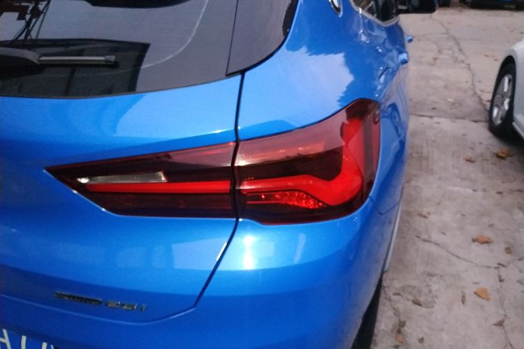 宝马X2 2021款 sDrive25i 尊享型M越野套装车身外观9