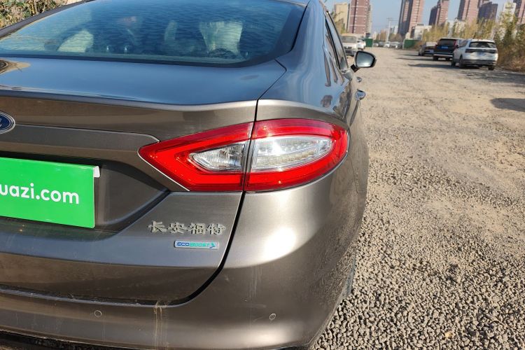 福特 蒙迪欧 2013款 2.0L GTDi200豪华型车身外观9