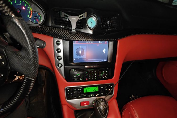 玛莎拉蒂 GranTurismo 2007款 4.2L 标准版中控内饰16