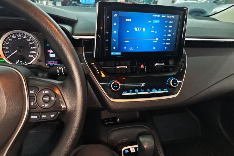 丰田 卡罗拉 2021款 双擎 1.8L E-CVT精英版中控内饰16