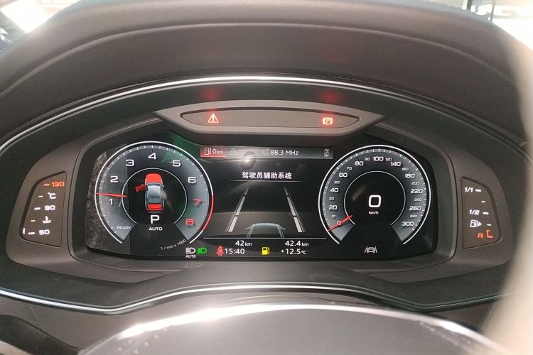 奥迪A6L 2025款 改款 45 TFSI quattro 臻选动感型中控内饰14