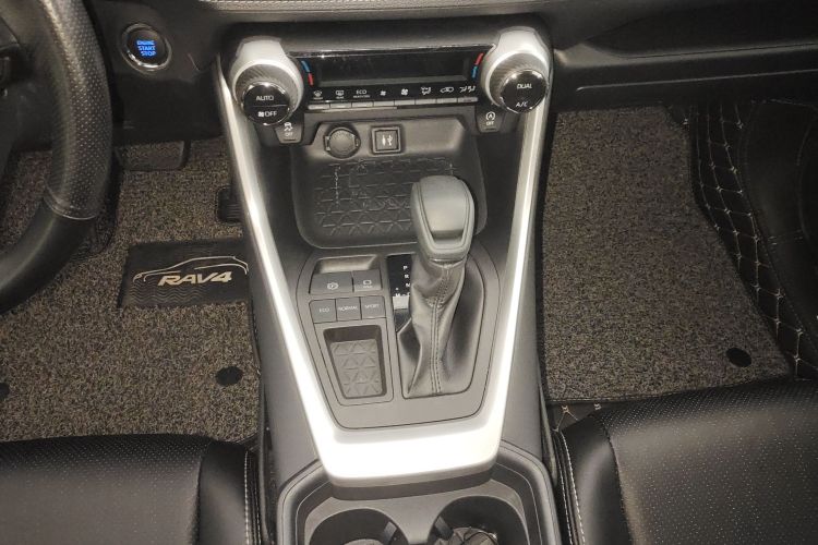 丰田 RAV4荣放 2020款 2.0L CVT两驱风尚版中控内饰18