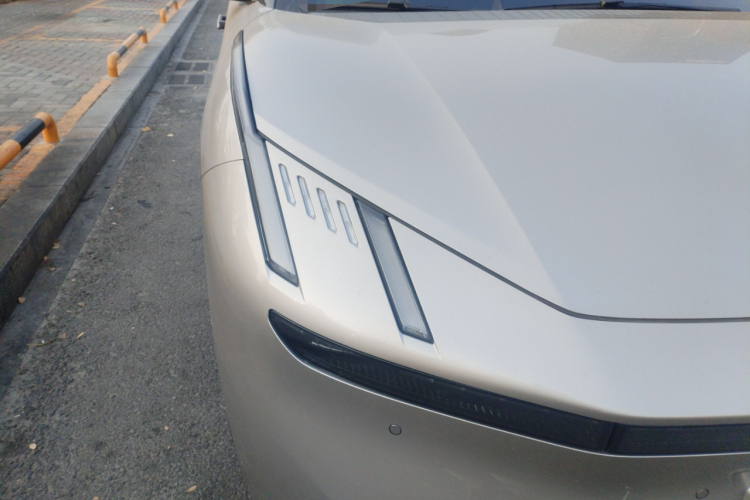 领克Z10 2024款 95kWh 702km四驱智驾Ultra车身外观8