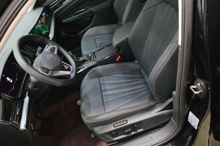 大众 帕萨特 2025款 出众款 380TSI 龙腾版中控内饰19