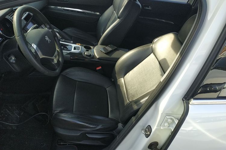 标致3008 2015款 1.6THP 自动经典版中控内饰19