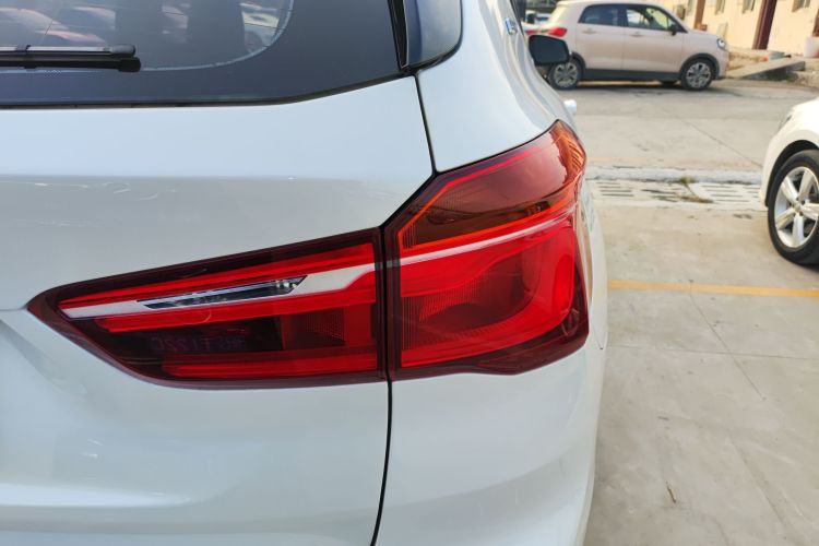 宝马X1新能源 2019款 xDrive25Le 里程升级版车身外观9