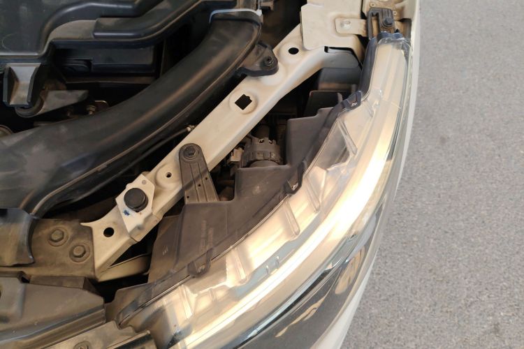 日产 逍客 2017款 2.0L CVT精英版 国V机舱底盘26