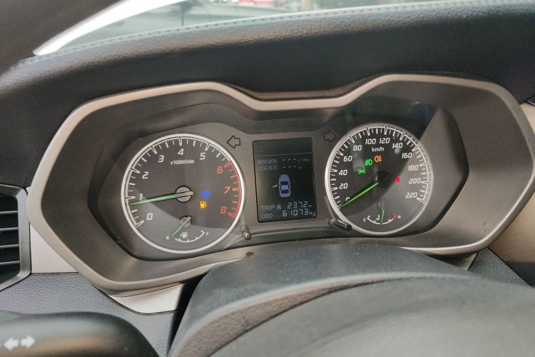 海马M3 2016款 1.5L 手动舒适型局部细节14