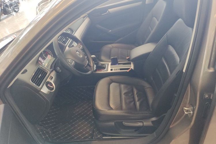 大众 帕萨特 2014款 1.8TSI DSG尊荣版中控内饰19