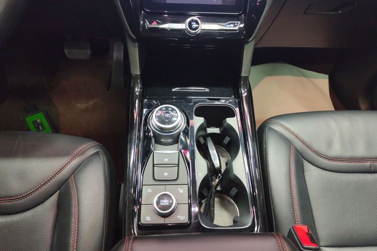 福特 探险者 2020款 EcoBoost 285 四驱运动版ST-LINE 7座局部细节18