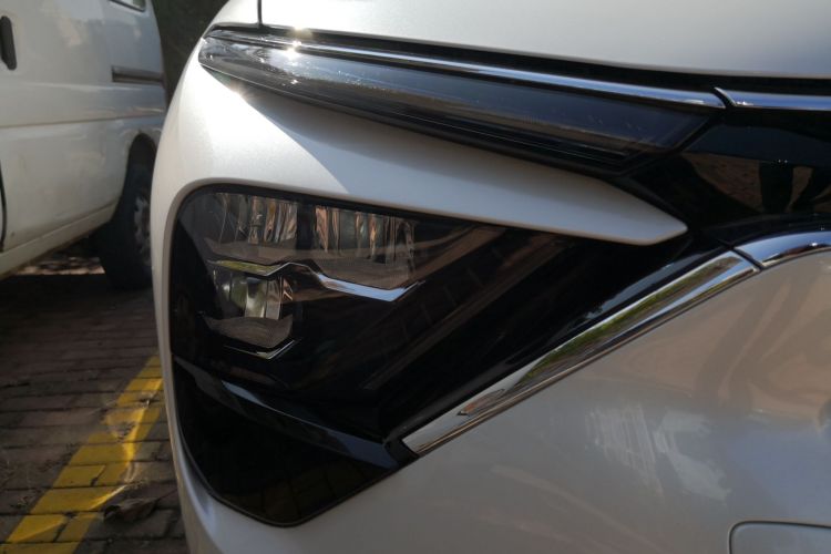 雪铁龙 凡尔赛C5 X 2023款 1.6T 势不凡车身外观8