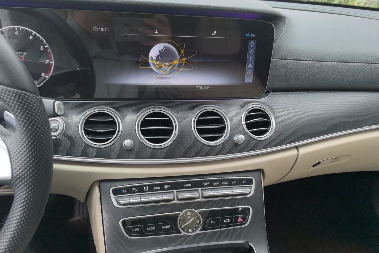 奔驰E级 2018款 E 300 L 豪华型中控内饰16