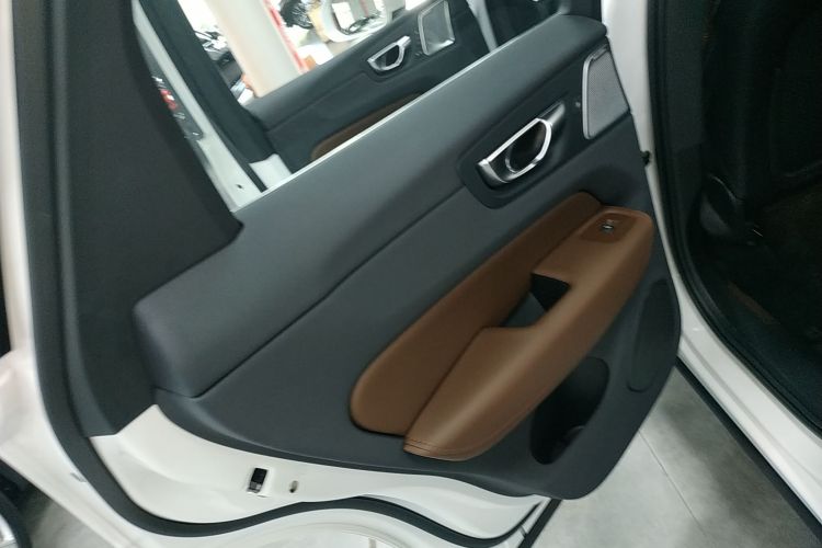 沃尔沃XC60新能源 2024款 T8 插电混动 长续航四驱智雅豪华版中控内饰7008