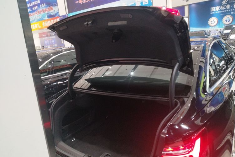 奥迪A6L 2021款 40 TFSI 豪华动感型机舱底盘23