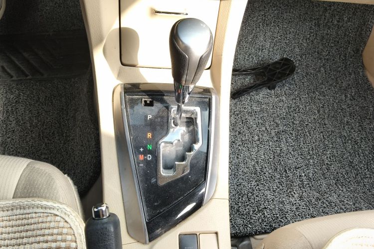 丰田 卡罗拉 2014款 1.6L CVT GL中控内饰18