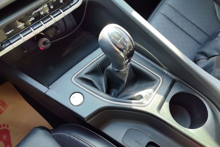 长安 逸动 2021款 PLUS 1.6L GDI 手动精英型中控内饰18