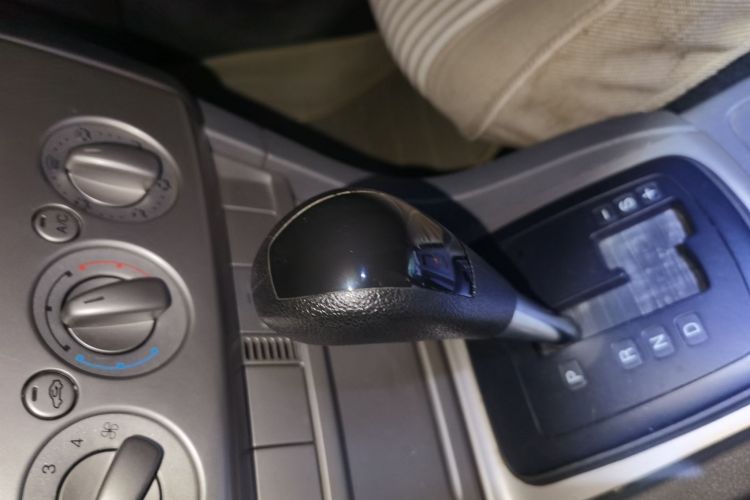 福特 福克斯 2013款 两厢经典 1.8L 自动基本型中控内饰18