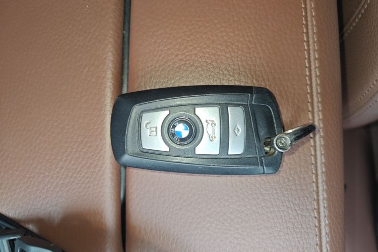 宝马5系 2017款 520Li 典雅型中控内饰11