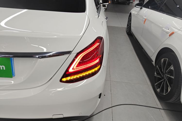 奔驰C级 2020款 改款 C 200 L 时尚型运动版车身外观9