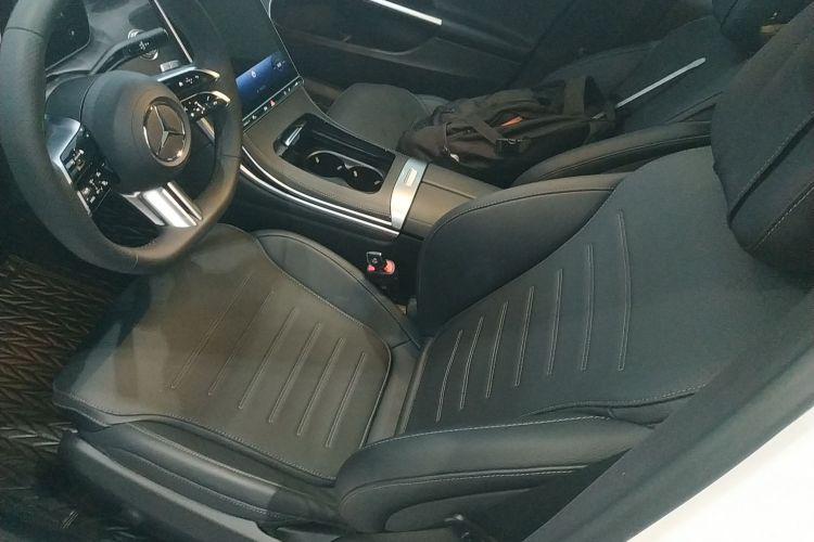 奔驰C级 2023款 改款 C 260 L 运动版中控内饰19