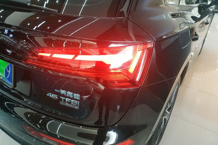 奥迪Q5L 2025款 45 TFSI 豪华动感型车身外观9